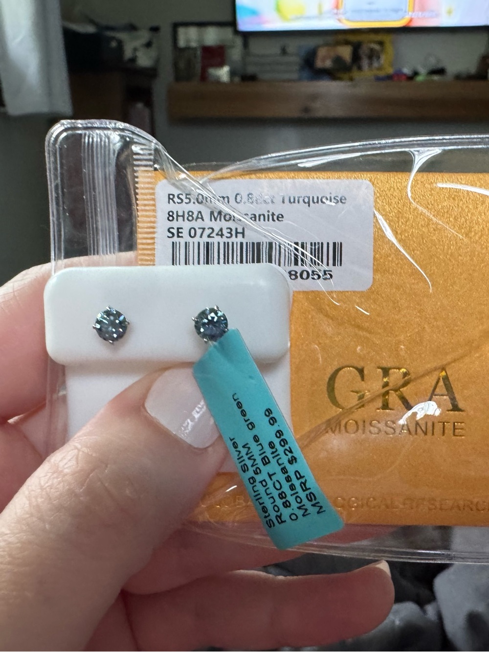 New 0.88CT Blue Green Moissanite Silver Stud Earrings